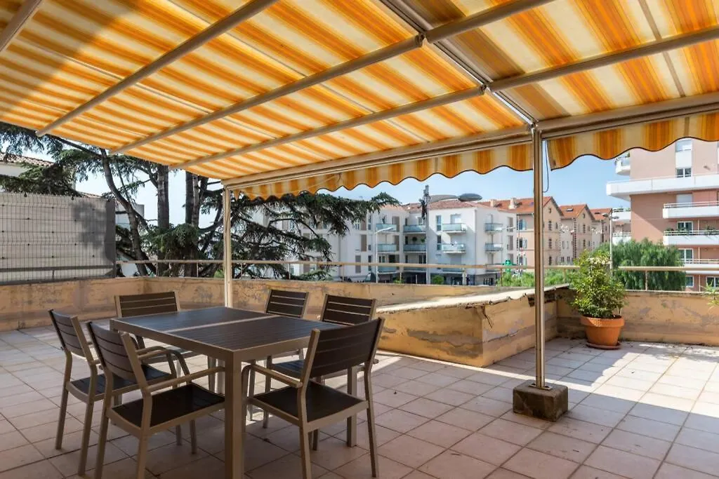 Appartement Grande Terrasse A Cote Monaco & Plage Saint-Antoine  Apartment